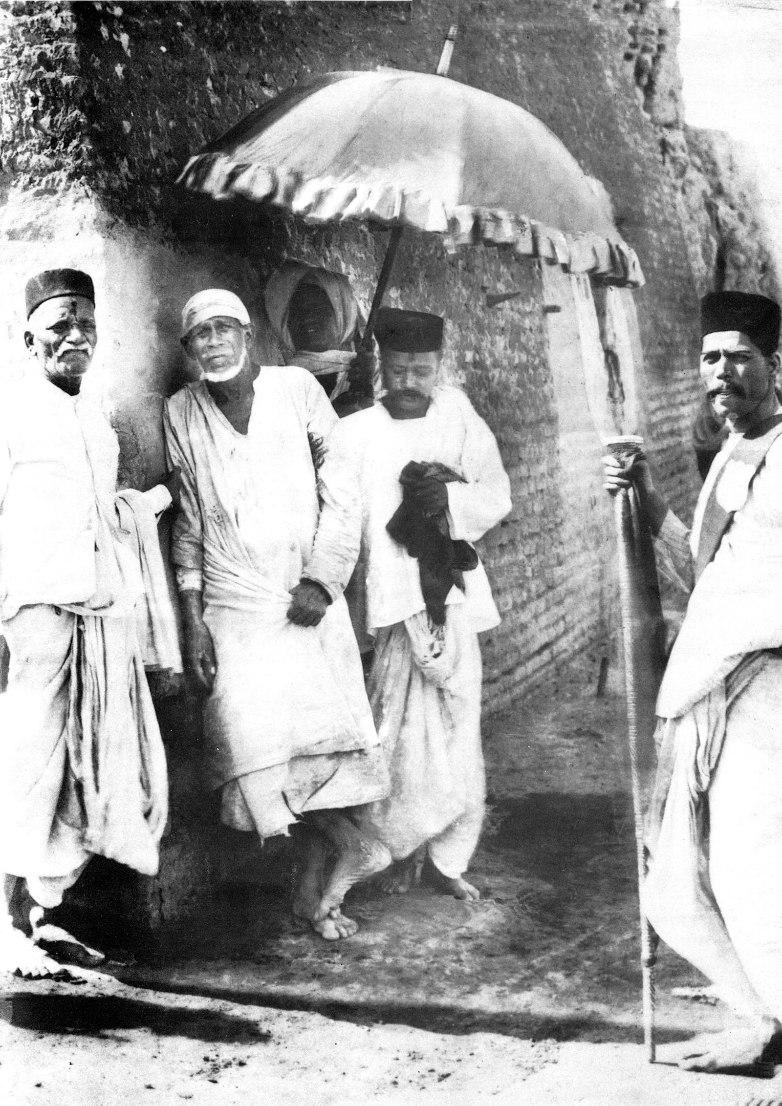 Sāī Bābā of Śirḍī with devotees